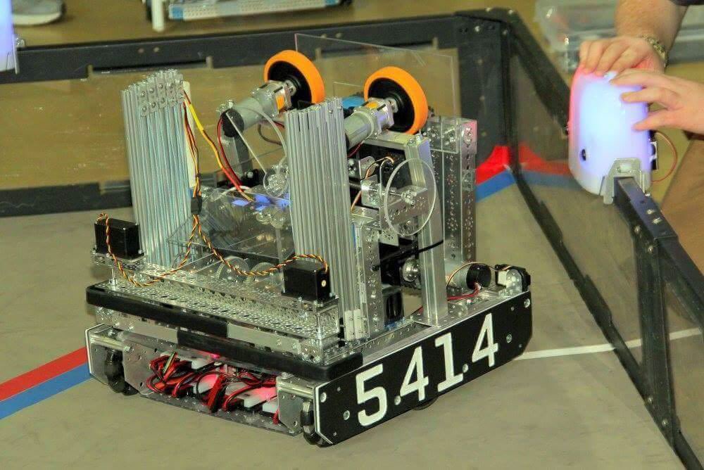 RichlandsHigh's tweet image. The Upward Bound Robotics team, TRI-Robotics #5414, had a great weekend at the East Super Regionals.  World Championship next!

  ­­
