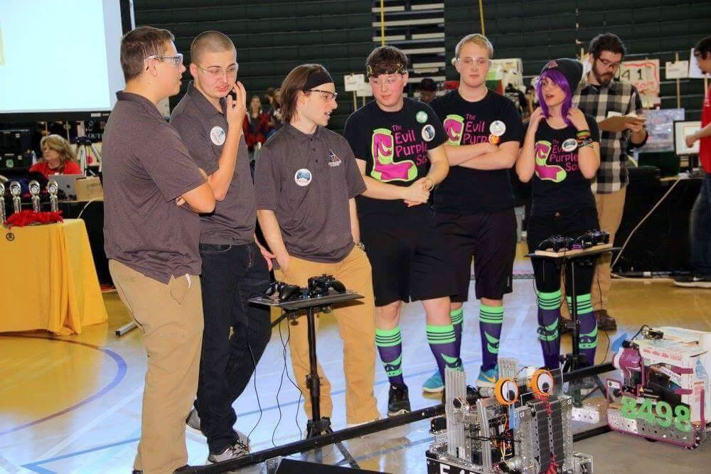 RichlandsHigh's tweet image. The Upward Bound Robotics team, TRI-Robotics #5414, had a great weekend at the East Super Regionals.  World Championship next!

  ­­