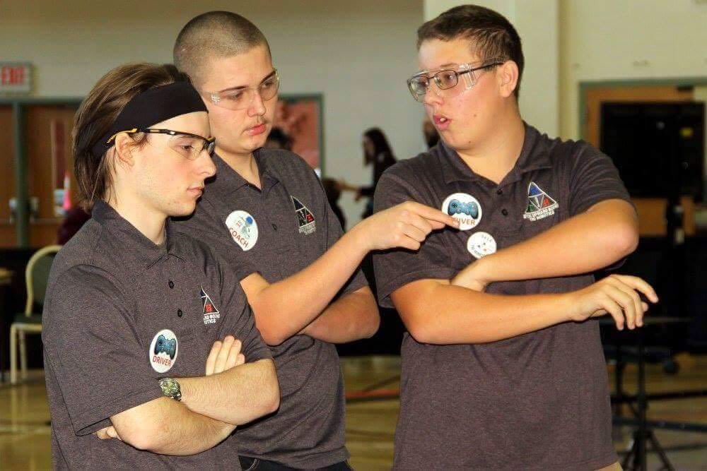 RichlandsHigh's tweet image. The Upward Bound Robotics team, TRI-Robotics #5414, had a great weekend at the East Super Regionals.  World Championship next!

  ­­