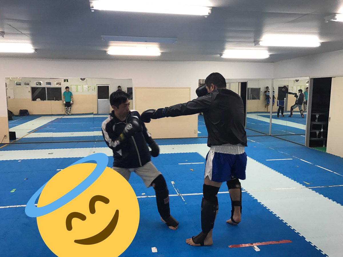8kick_info's tweet photo. おはようございます😃
今日も19:45〜練習です！
雨ですが、屋内なので心配無用で、練習できます！ https://t.co/zB5rh4FPYw