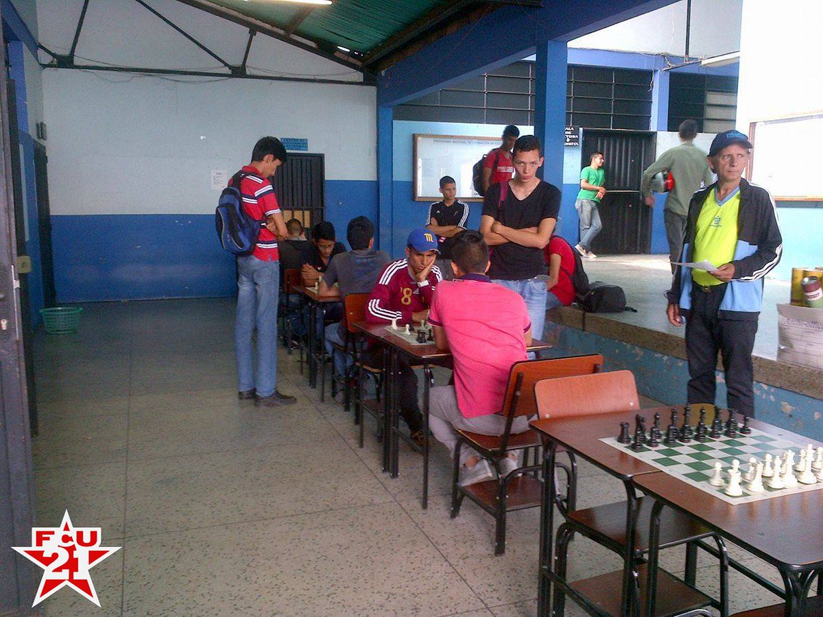 fcu21iutai's tweet photo. El dia de hoy se llevaron a acabo actividades deportivas como fútbol de banca,domino y ajedrez en nuestra querida casa de estudio #IUTAI https://t.co/RpnLjHk4Ro