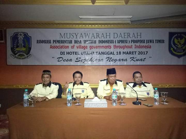 ApdesiDpp's tweet photo. Selamat atas Rekso Ijoyo sebagai Ketua DPD @Apdesi Jatim. Utk sukseskan program @KemenDesa bpk @EkoSandjojo https://t.co/2zB9AR8wbY