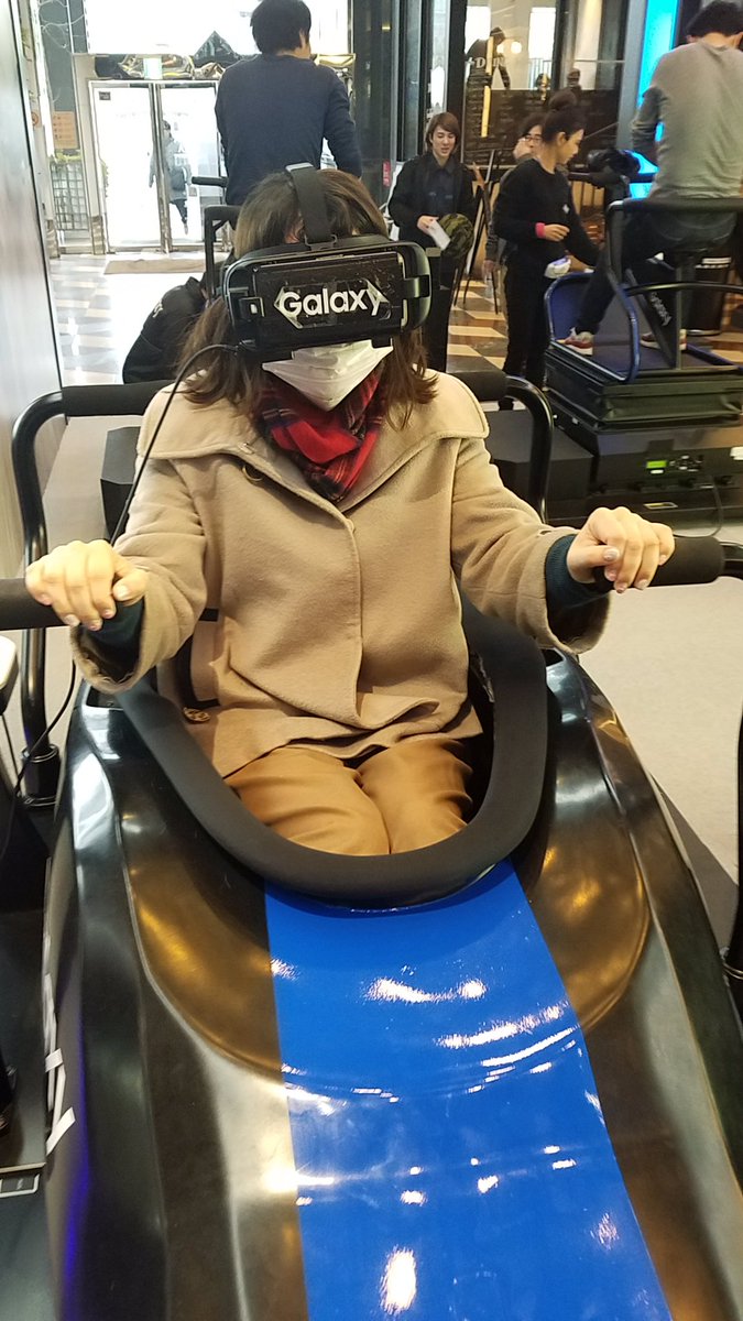 Maron201208's tweet photo. 分からないまま、マスクしっぱなしでVRしたら、ただの怪しい人になった…
#GalaxyStudio https://t.co/6yP8m44vx6