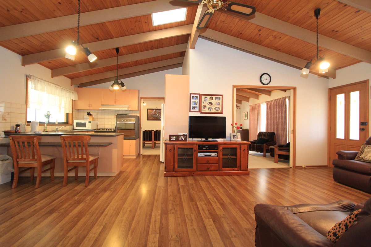 TODDProperty's tweet photo. New To Market - Peaceful &amp; private, yet only 5 minutes to town. Where do you think it is??? Call our office on 5433 2228 for more details. https://t.co/hEcTnHkTHO