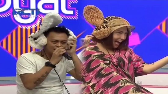 dahSyatMusik's tweet photo. Lagu terakhir untuk Tim Bu @mrsayudewi. Semangaaat! #H19enDahsyat https://t.co/xzdXP8lEk1