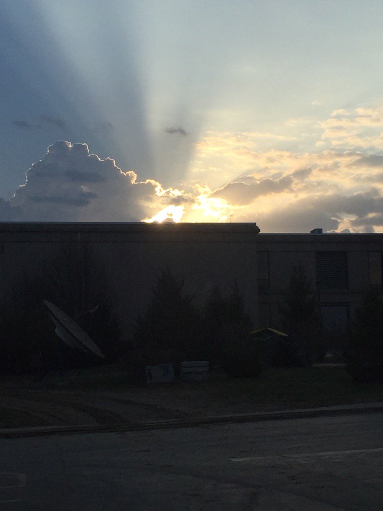julnilsmith's tweet photo. My view walking to class today! #luckygirl @siuemasscomm @SIUE #dunhamhall #mc201 #mc202 https://t.co/BCOlanxCw5