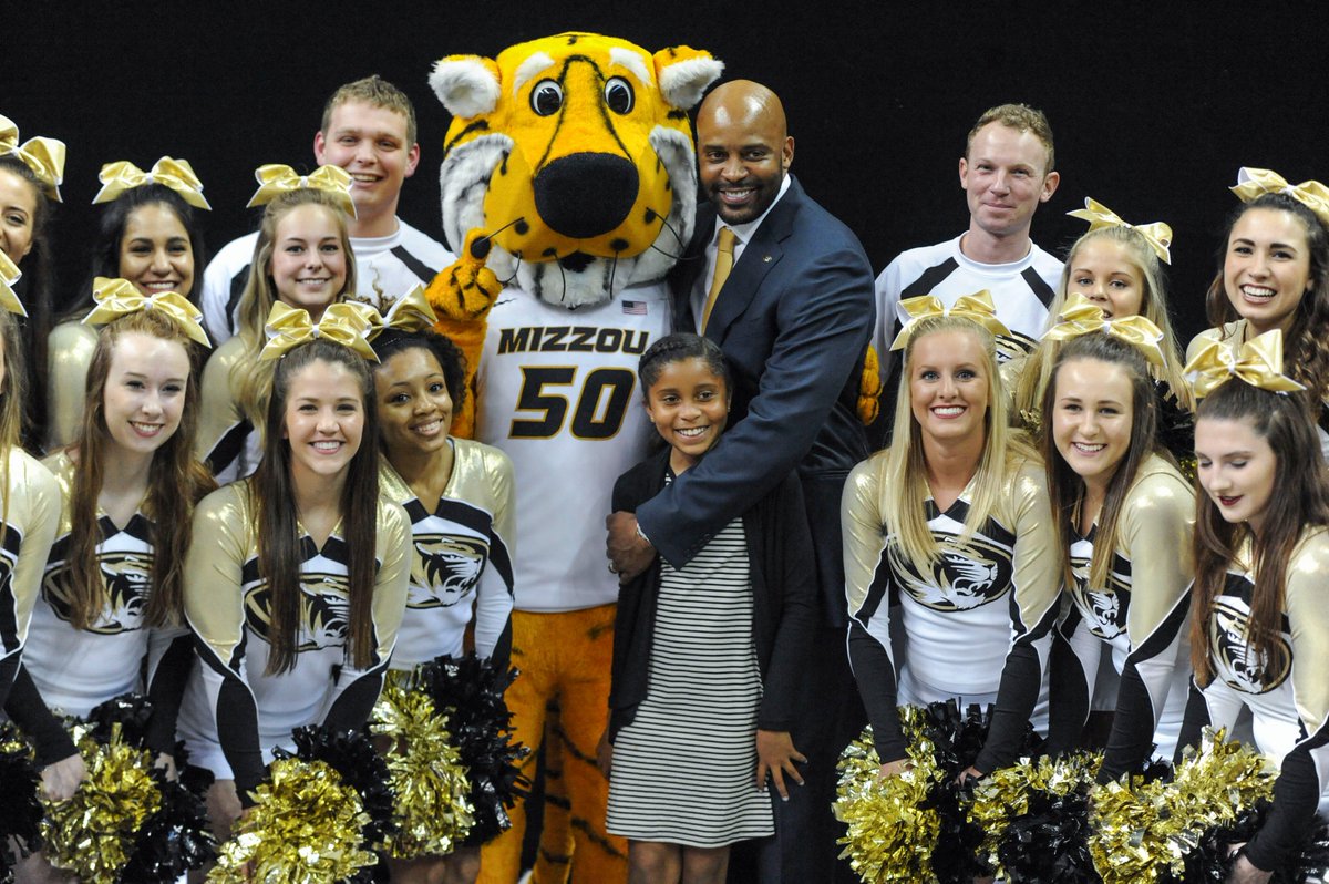 CuonzoMartin's tweet photo. What a day! Thank you to all the fans for your support today at #Mizzou Arena. This is a special place. And it'll only get better! #MIZ https://t.co/VwhXiCKNAt