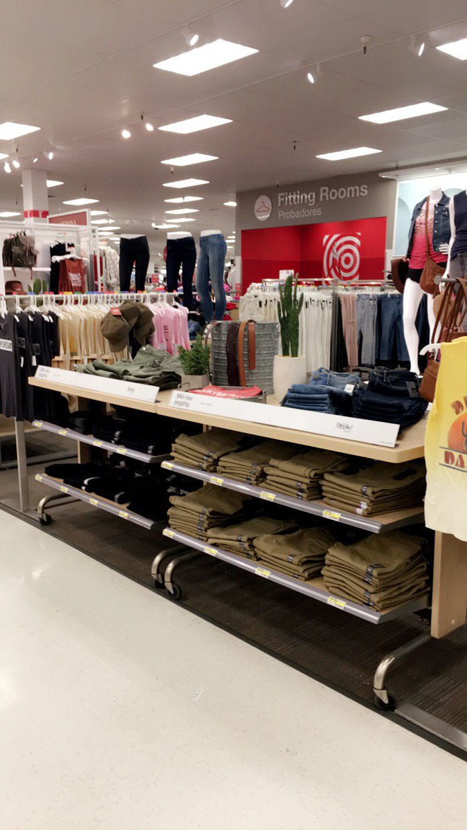 AprilSkye's tweet photo. #VML Lily working wonders with our RTW Denim shop 😍 #Target #0330 #mossimo #denim https://t.co/Sw8DuJnYZP