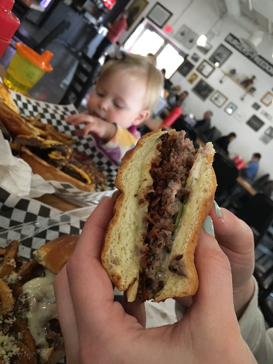 Babies &amp; burgers. #lnk #nefoodie