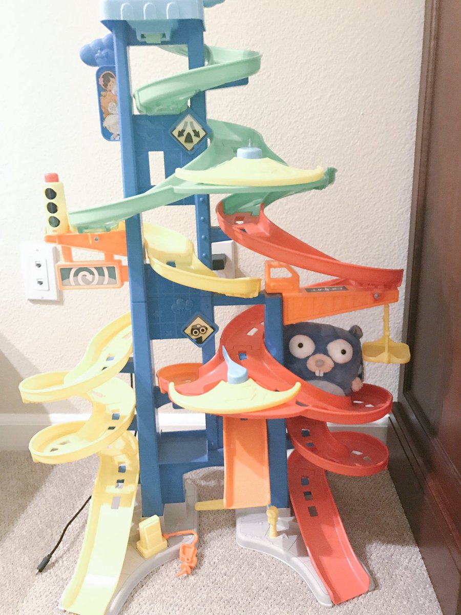 Cass_Ferrara's tweet image. I spy with my little eye something...blue! 👀 #golanggopher #playtime