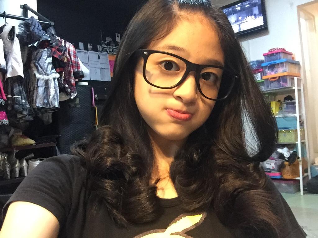 eveantoinette_'s tweet photo. Aku hari ini libur sekul 😍😍 tapi nanti sore ada latihan 😋 https://t.co/SoYadxcaRt