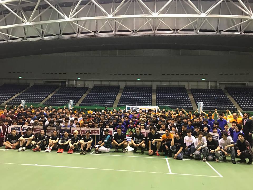 HanboKun's tweet photo. 『HAND TO HANDチャリティートーナメント』 
みんなのおかげで無事に終了したで！
たくさんの笑顔に出会うことができて、ホンマに楽しかったわ。
やっぱりハンドボールは最高やな♪
また来年も会おうな！！！
#handtohand2017
#ハンドボールで日本を笑顔に https://t.co/QIJHl8TaPE