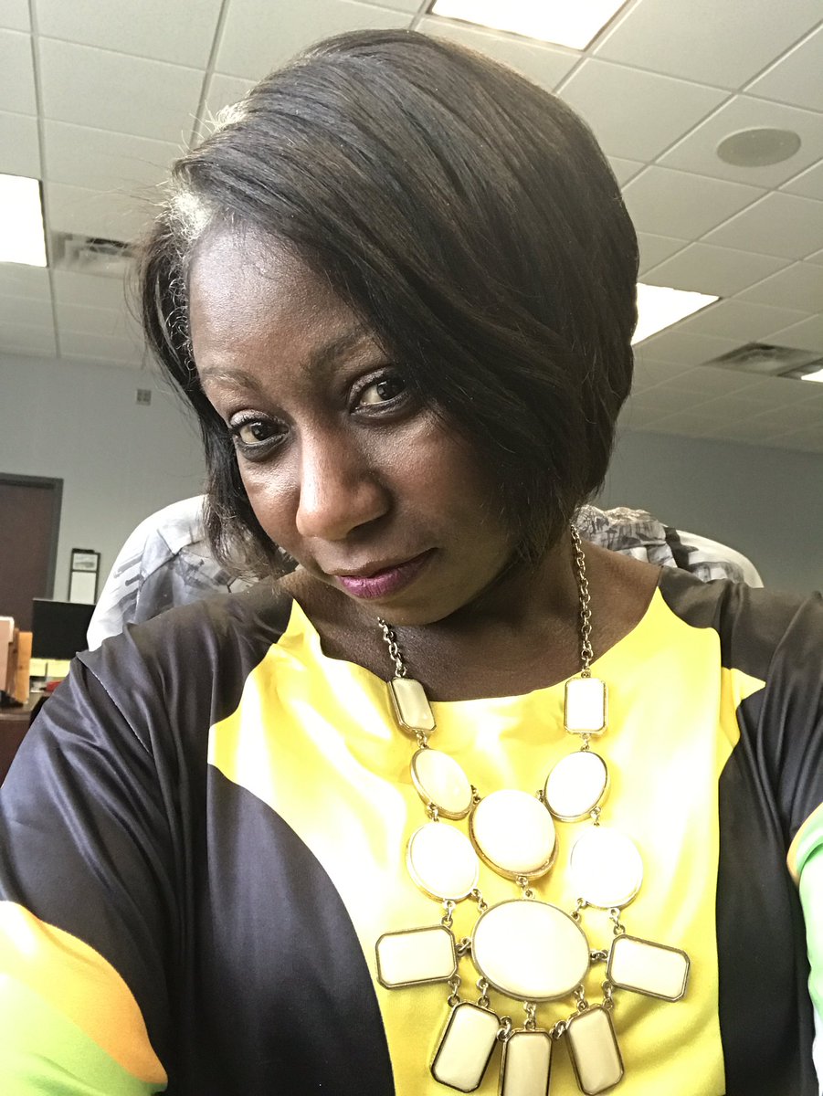 hzfavrd1's tweet photo. @Younique_Corp @YouniqueFound stiff upper lip stain sleek applied first then splash color Spontaneous applied #WhatABlend #Younique https://t.co/cWWuKtbkY2