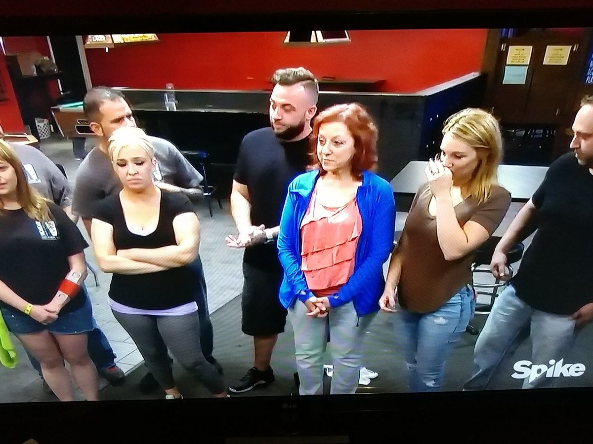 RandyAlomar's tweet image. So @BarRescue, on your latest episode the bar staff wore the same clothes on day 1 as they did on day 2. #BreakInContinuity #editingfail