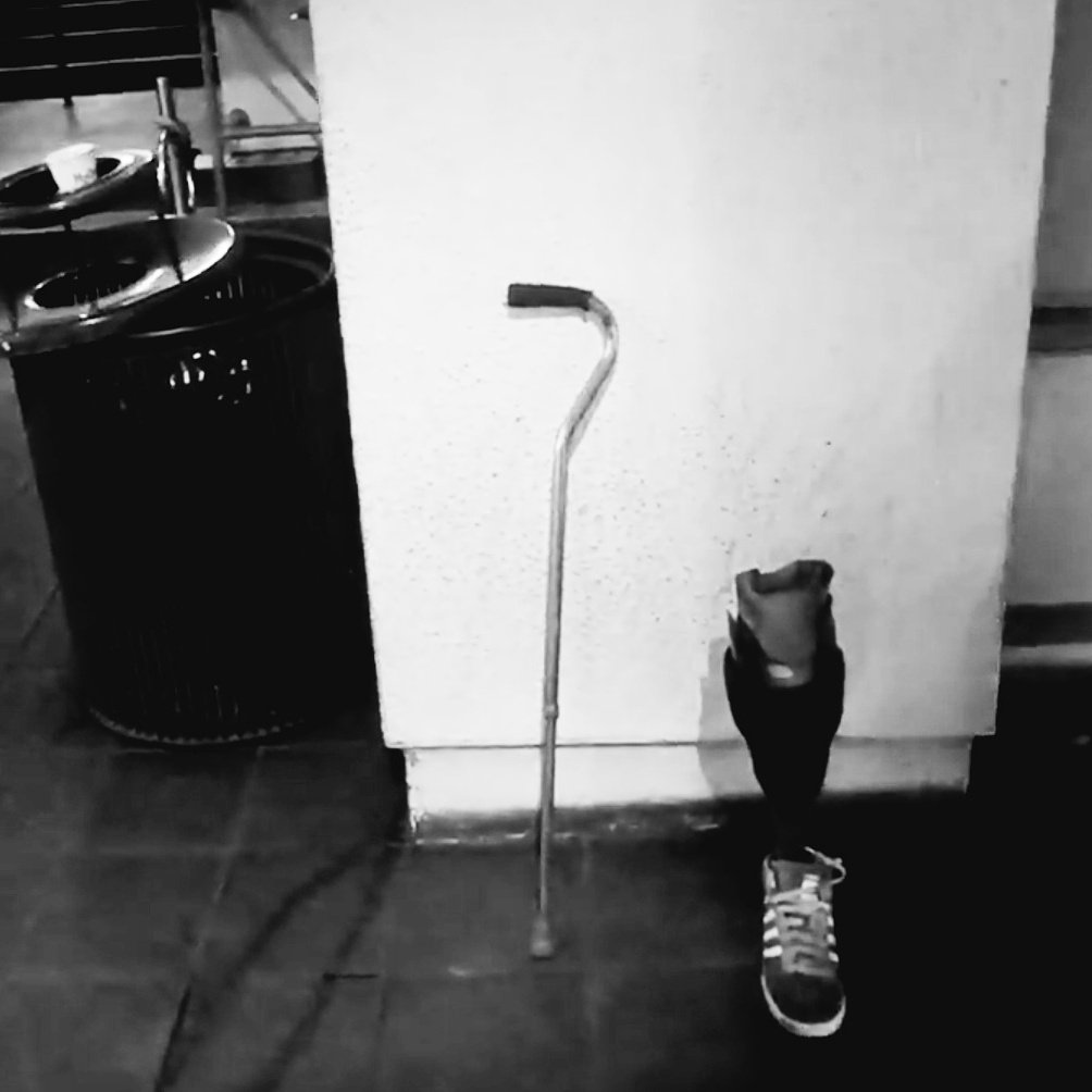 kingshadz81's tweet photo. I am ghost #InvisibleMan #LegAndKane #OnlyInHollywood #Holyweird #photography https://t.co/3Q99tNafJD