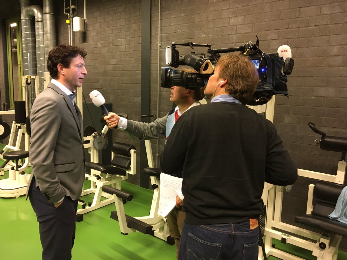 Veel media aandacht, radio 1 en tv, voor het nieuwe sponsorbeleid bij alteliek vereniging Prins Hendrik en Rabobank 's-Hertogenbosch.