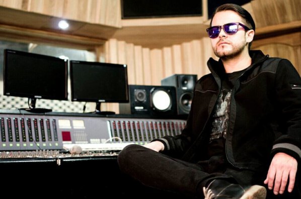 Alecard's tweet photo. Feeling blessed to be making music, I'll be releasing something special for you. Thanks everyone for your support! #StayTuned #recording https://t.co/4r41NQEdIz