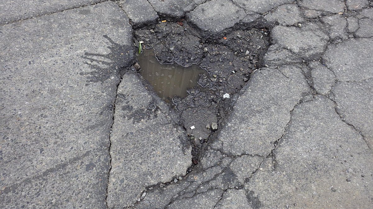 sqwabb's tweet photo. Actual heart-shaped #pothole in the south side alley of W Broadway Ave, between Laurel &amp; Oak St. #Spring in #Vancouver @CityofVancouver https://t.co/PPBDCBP0It