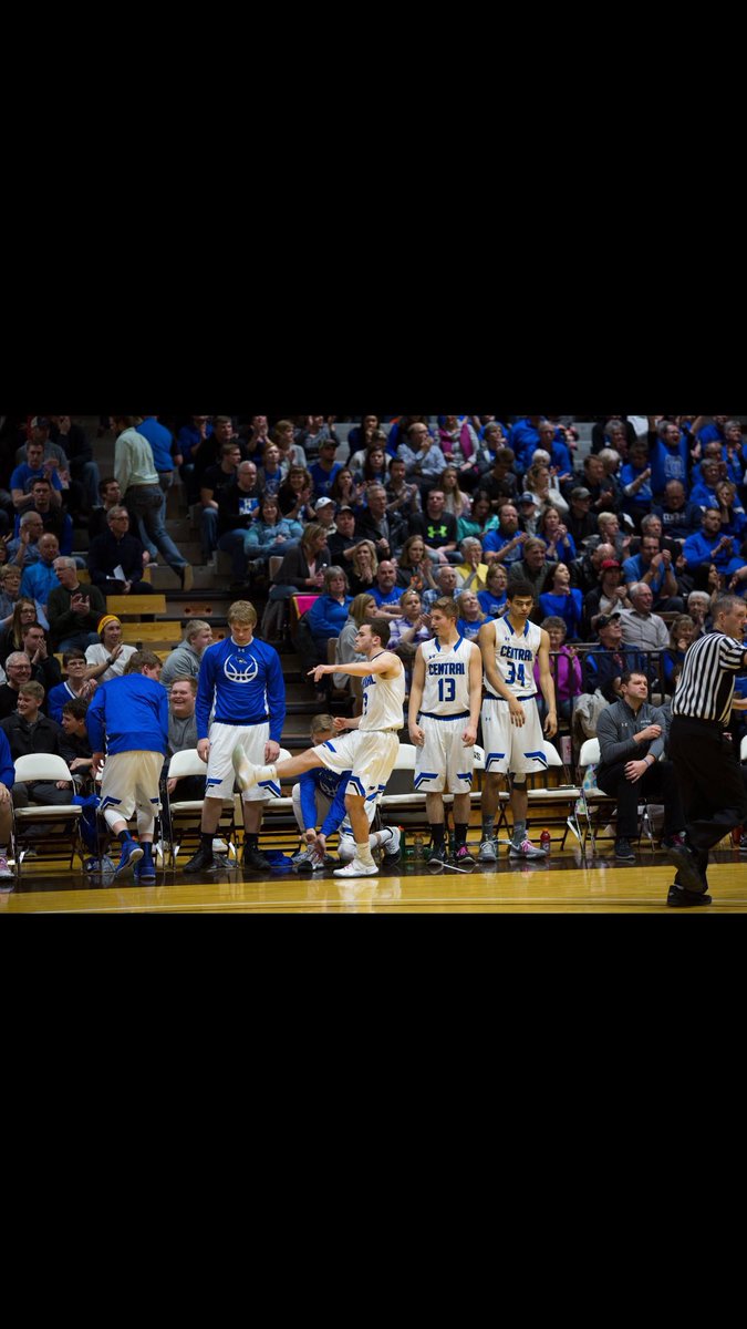 cmcsfans's tweet photo. Our bench is the best bench💯💯#CMCSSTATE https://t.co/fJDzCUIN8M