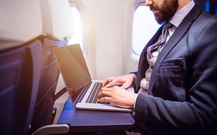 DDNewslive's tweet photo. United States plan to ban laptops, tablets and other electronic devices from #cabinbaggage on several U.S.-bound foreign airline #flights https://t.co/zNwbZO1nln