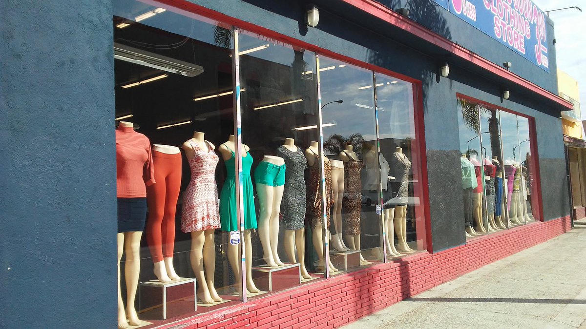 WindowGuyzUSA's tweet photo. $3.99 or Less clothing store. Sparkling windows!!!
#Springcleaning https://t.co/arWT63Z1m8 #WindowGuyz https://t.co/qduflWWObb