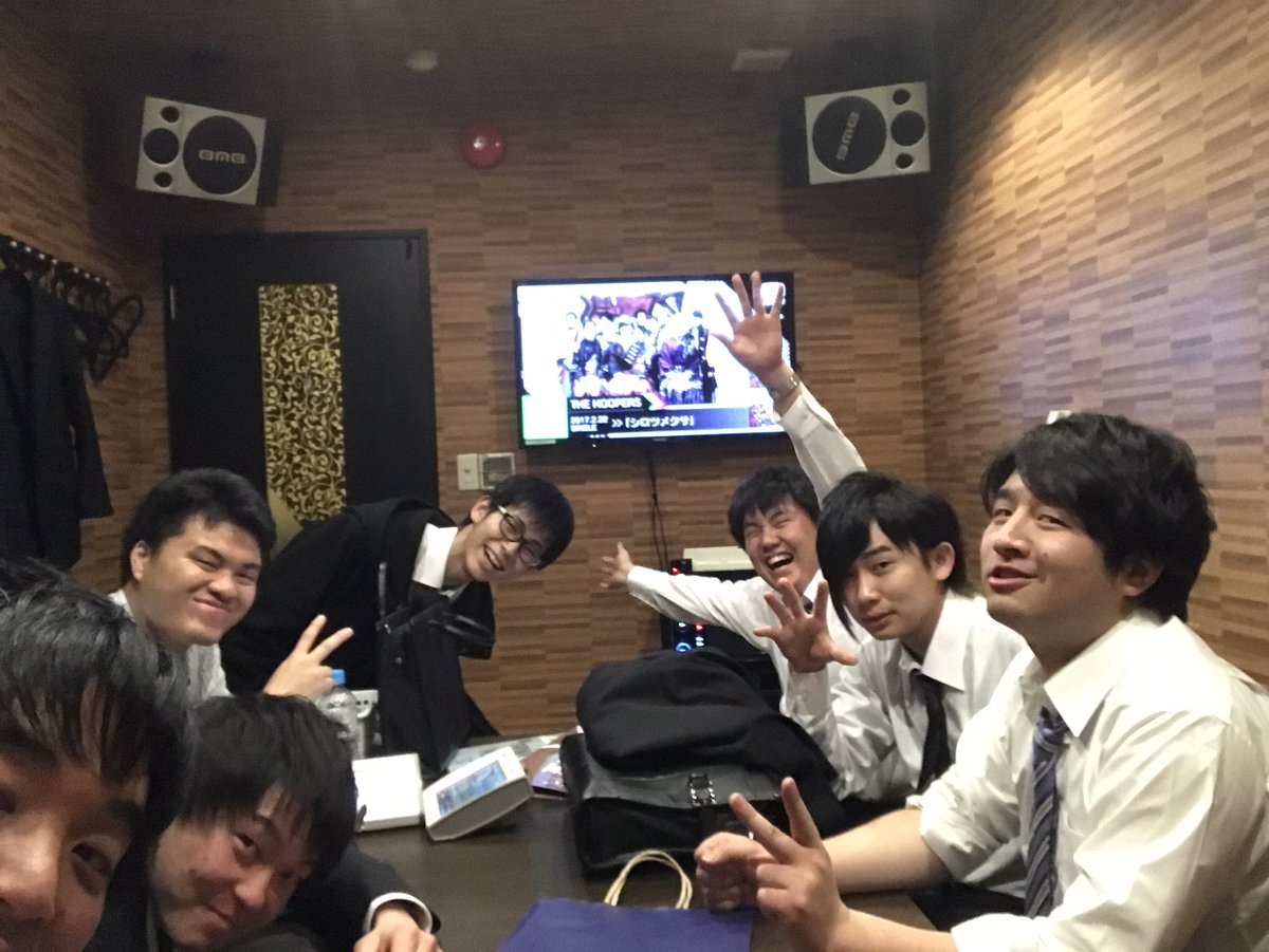 106_boy's tweet photo. 大学を無事に卒業しました！本当に色んなことがあった4年間だったな〜マジで実感なさすぎー。また、大学の同期で飲みに行きたいな！ https://t.co/rntggxzFNw