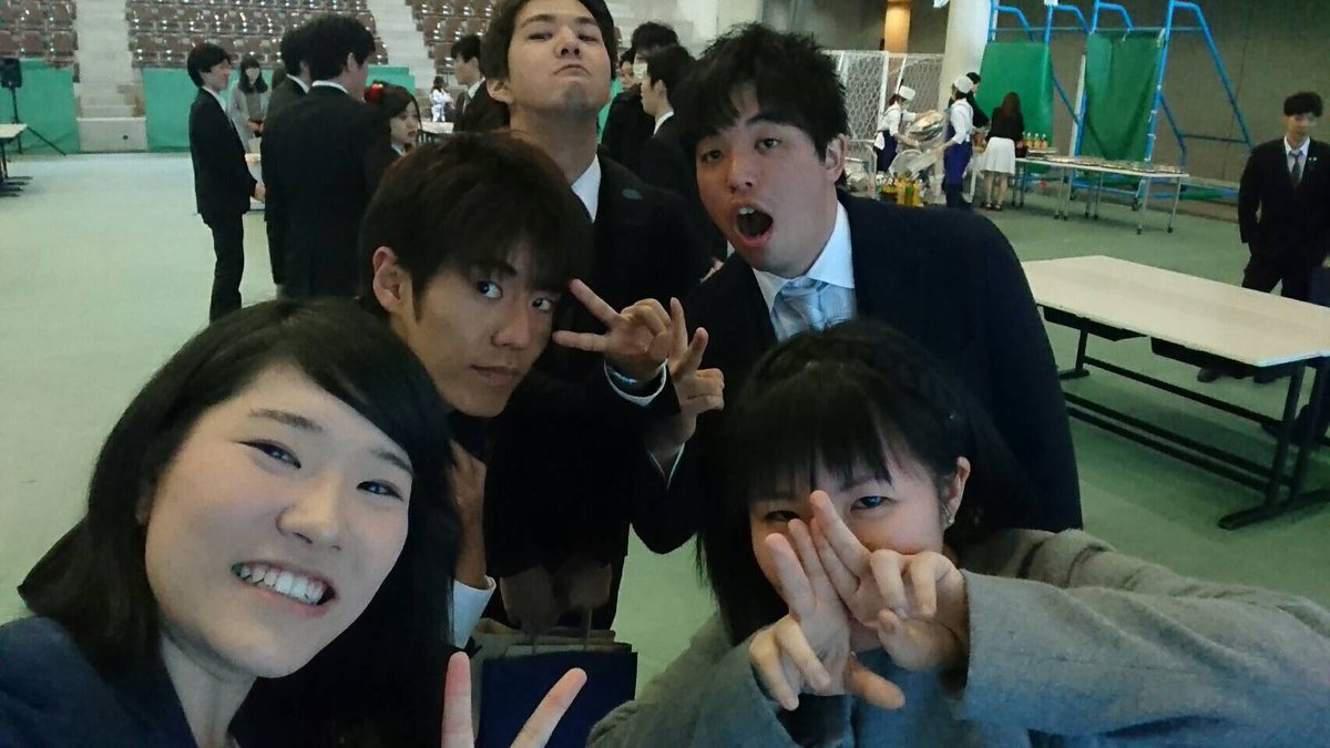 106_boy's tweet photo. 大学を無事に卒業しました！本当に色んなことがあった4年間だったな〜マジで実感なさすぎー。また、大学の同期で飲みに行きたいな！ https://t.co/rntggxzFNw