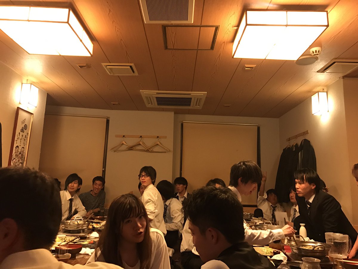 106_boy's tweet photo. 大学を無事に卒業しました！本当に色んなことがあった4年間だったな〜マジで実感なさすぎー。また、大学の同期で飲みに行きたいな！ https://t.co/rntggxzFNw