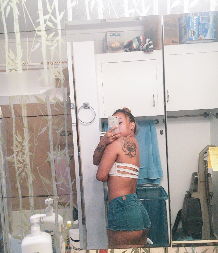 MilfyLex's tweet photo. Loving my body more & more everyday. eating healthy & working out pays off. #FlexinOnYou #Grinding #BeastMode ๐ช๐ฆ https://t.co/wijP0k8zTI