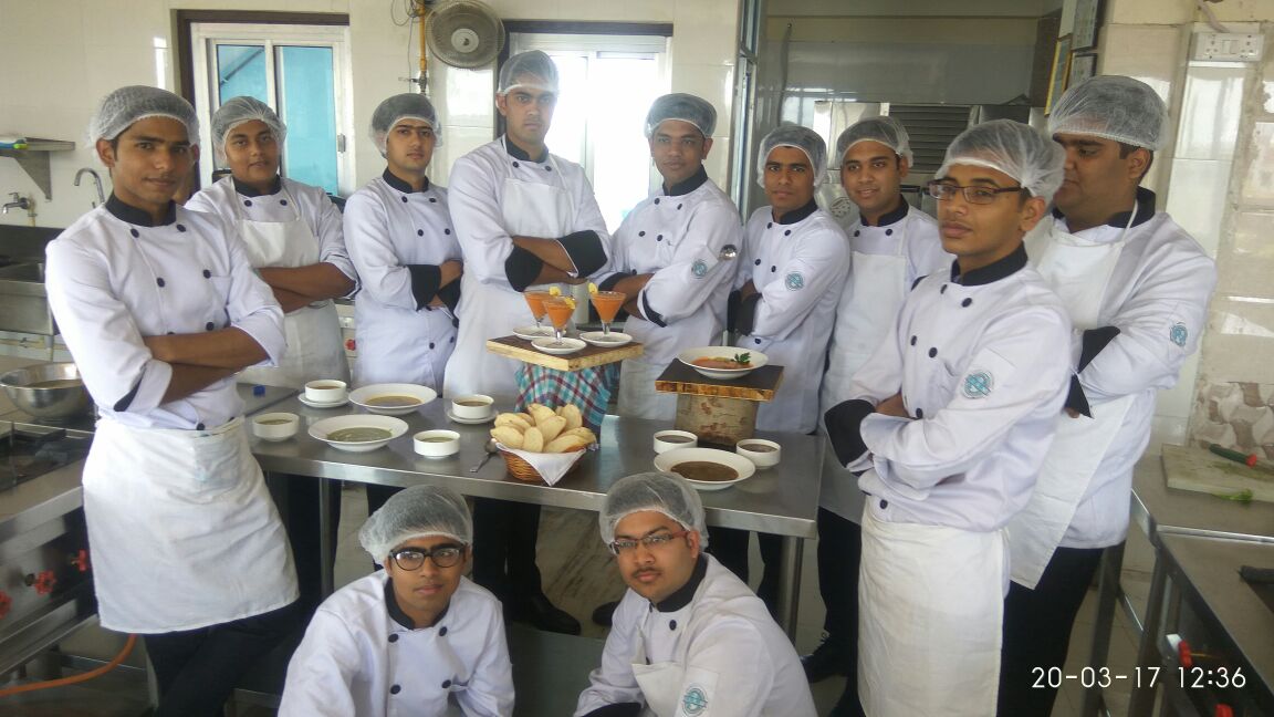 Abhinav_IIHMJpr's tweet photo. #kitchenpractical
#garlic breads#vegetable clear soup#hot and sour soup#cream of broccoli soup#gazpachio soup
@IIHMHOTELSCHOOL @subornobose https://t.co/UogTF3KWB1