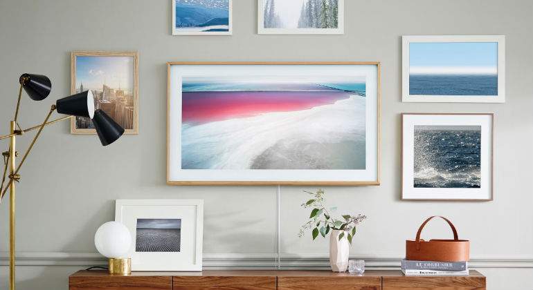 Octopus360's tweet photo. The frame: el último televisor de Samsung quiere ser un cuadro 😱 | https://t.co/0EpDVUMp8f https://t.co/riYkSjUBrr