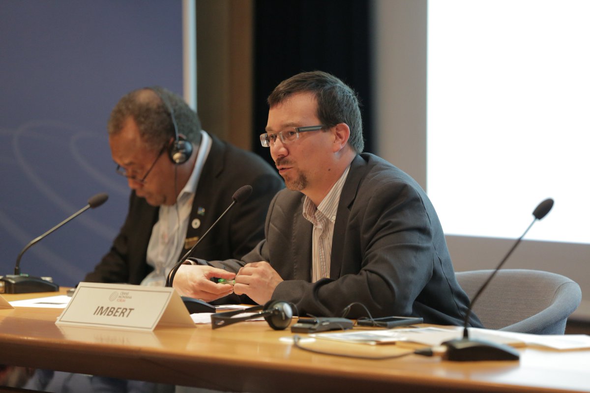 CransMontanaF's tweet image. N. Imbert accompagné par S. Manetoali, a présenté le film Wonders of the Sea pour témoigner de l’importance de préserver les #océans #CMF17