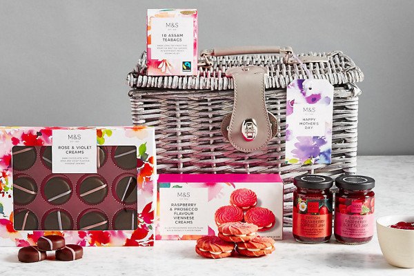 ⏰ Hurry! #WIN an M&amp;S Mother's Day Hamper! FOLLOW &amp; RT 💞
>>>> bit.ly/2mL0LMC
