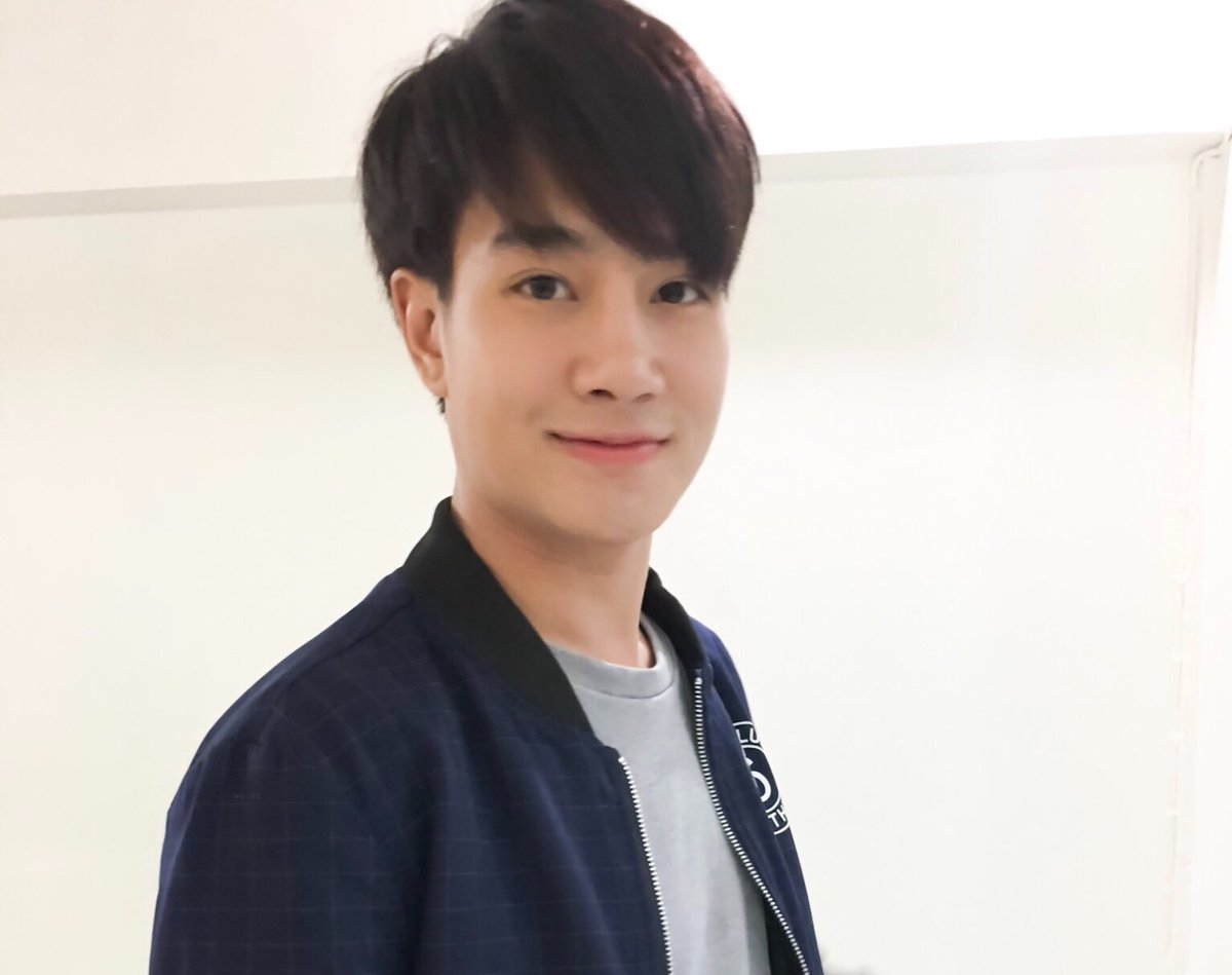 XO_Wal885's tweet photo. Miss you ♥ @saksit_mos #saksit_mos https://t.co/l1y5JQvAy0