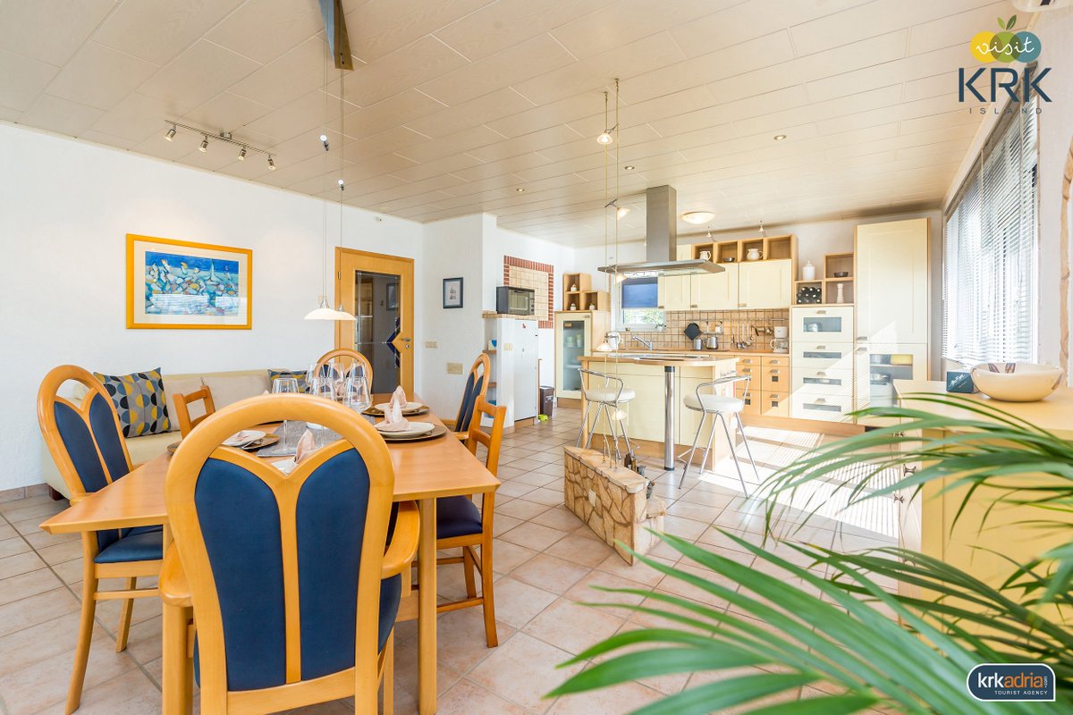 VisitKrk's tweet image. Holiday house CASA DEL SOL on the #KrkIsland, #Croatia, with pool and indoor jacuzzi, 3 bedrooms, 2 bathrooms and 3 living rooms.
#VisitKrk