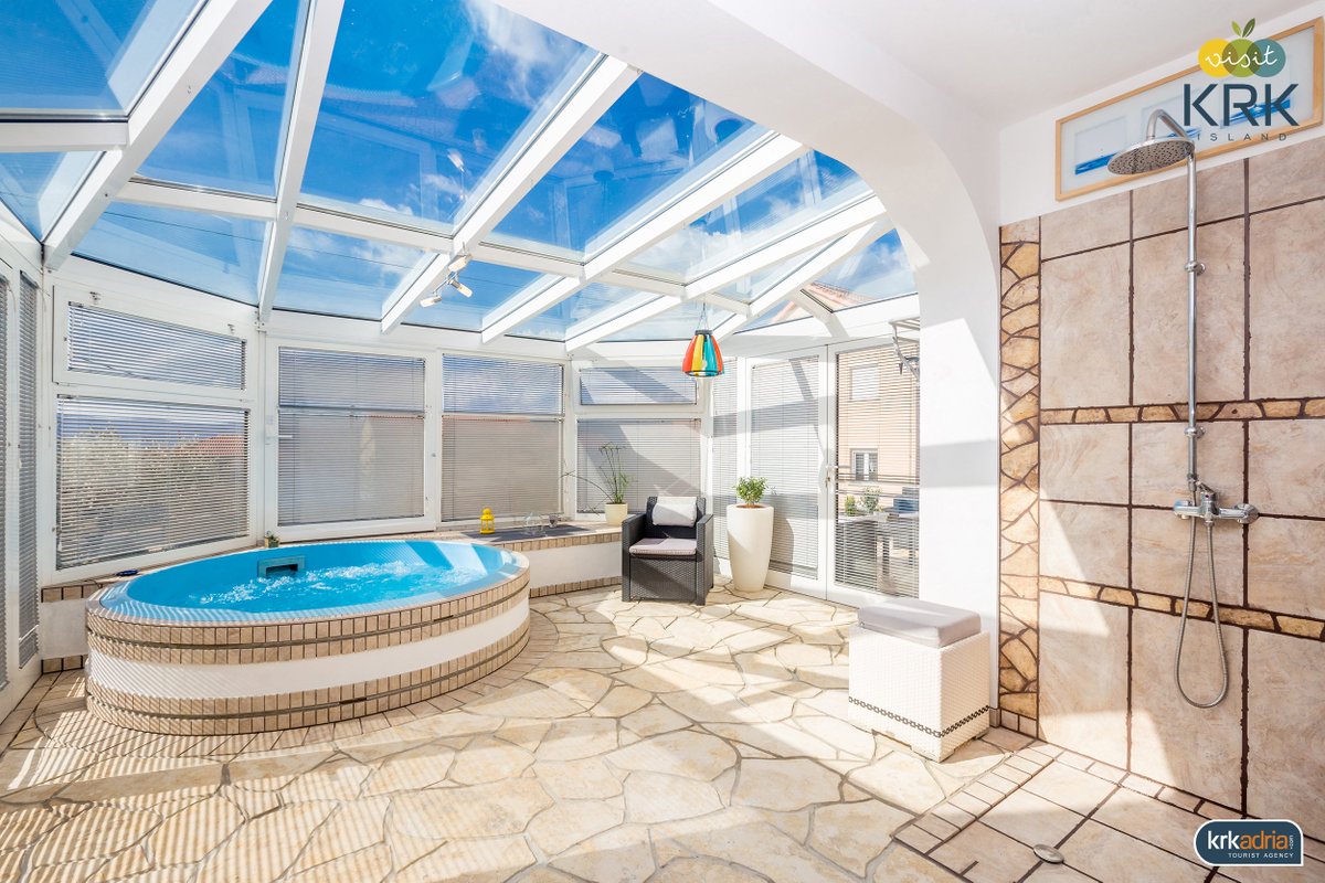 VisitKrk's tweet image. Holiday house CASA DEL SOL on the #KrkIsland, #Croatia, with pool and indoor jacuzzi, 3 bedrooms, 2 bathrooms and 3 living rooms.
#VisitKrk