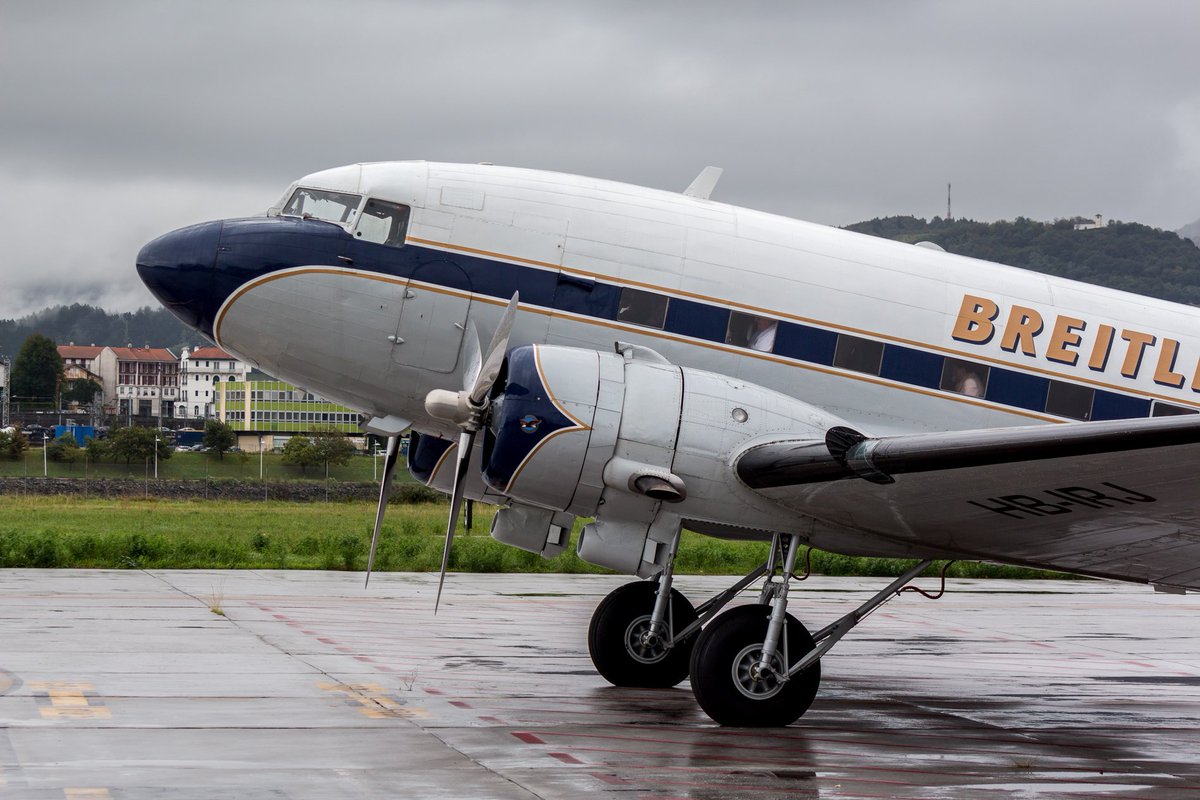 Arrancamos el dia con el DC-3 de <a href="/Breitling/">Breitling</a> que nos visito hace un par de años en <a href="/DonostiAir/">Donosti Aeropuerto</a>