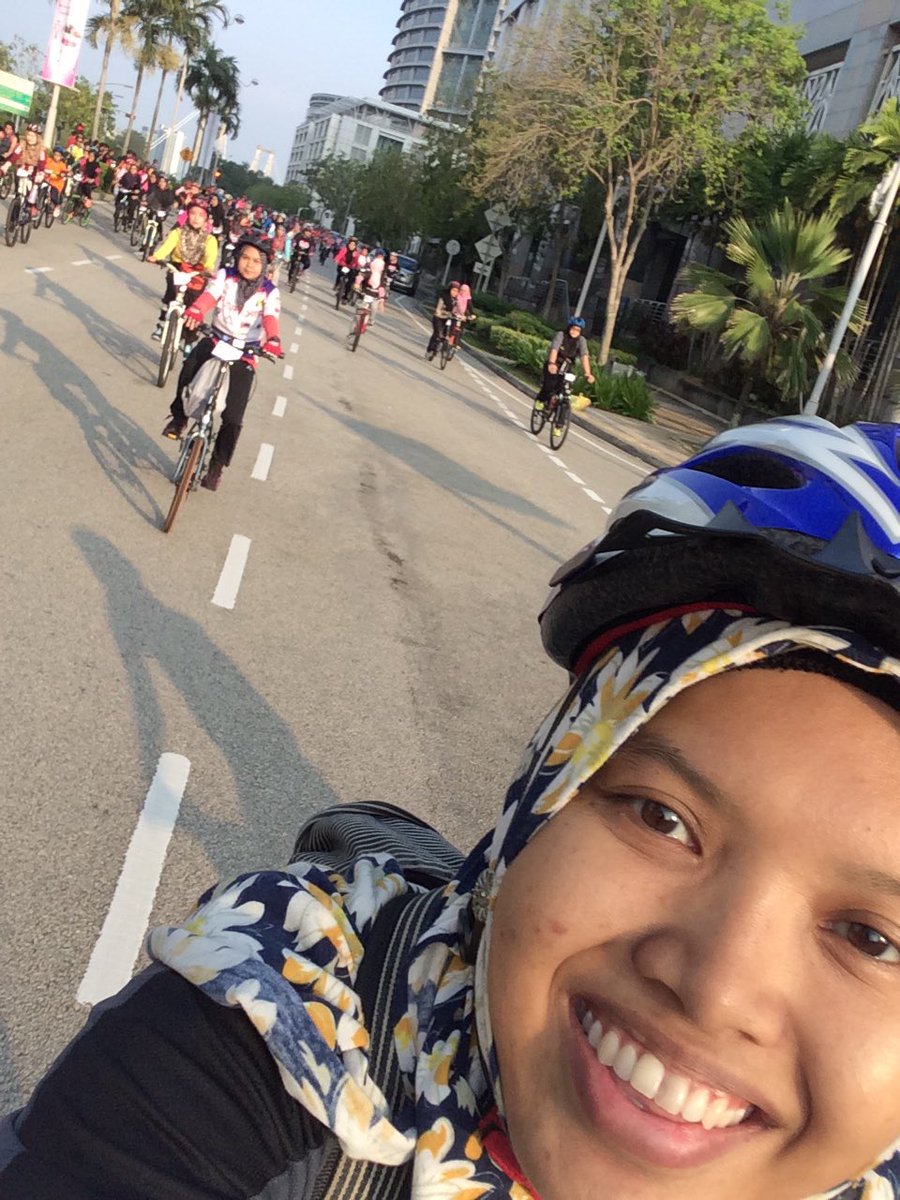 huzbaha's tweet photo. During the ride. It was fun despite the congestion at some point, #konvoiberbasikalwanita2017 #throwback #11march2017 #putrajaya https://t.co/pUHUobjDLk