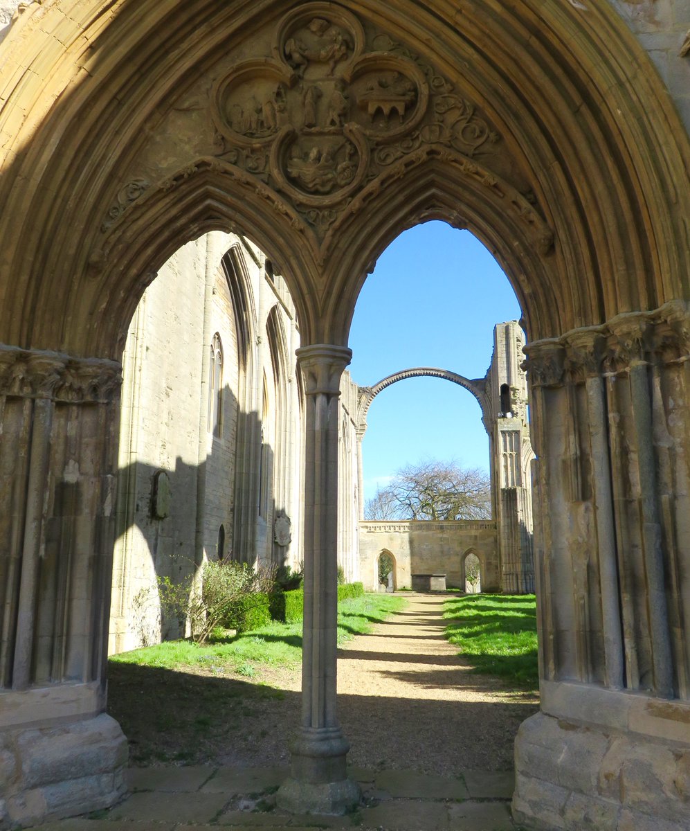 Crowland #Abbey's #medieval 'Bare ruined quires, where late the sweet birds sang'; though, here, looking E along the nave from the main door