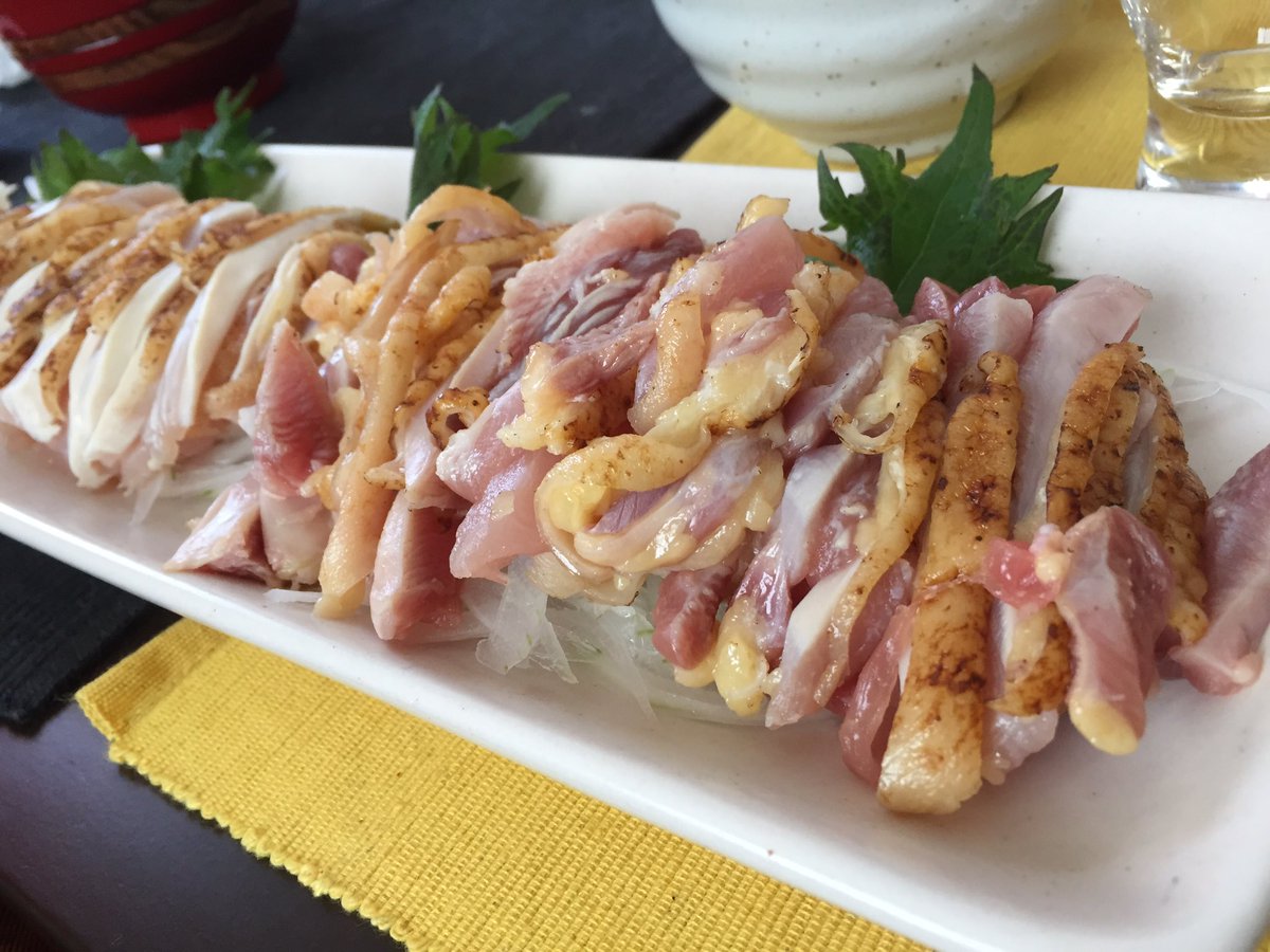 東英之介 En Twitter 鹿児島は吉野の鳥真の鳥刺しが送られてきたので 自宅で切って食べた 美味しい