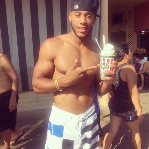 lonewolfsamuel's tweet photo. @Casey_GZWA u talked mad shit yo. Where ur mouth at now ma? I'm out here eat in' ice cream that ain't as soft as u. #didittoem' https://t.co/mw2T3sP0gQ