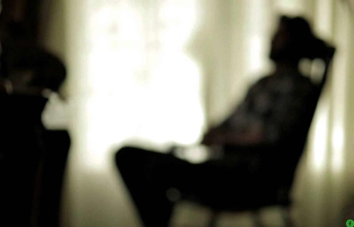 على نافذة الاحلام
ارسم اساطيري وقصص الفرسان
ودنيا لاتعرف الخداع
والوعود الكاذبة
لربما ذلك افضل 
من حقيقة هذا العالم