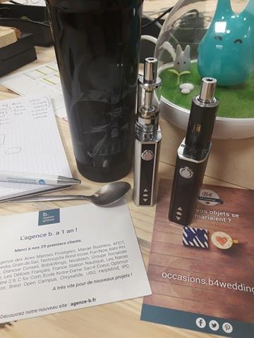 seasailcode's tweet image. #SurMonBureauYaToujours Du bazar ! #agenceb #b4wedding #totoro #StarWars #stylo #vape #eleaf #mess #onseraplusproprepourleSSCpromis 🌊⛵⚓