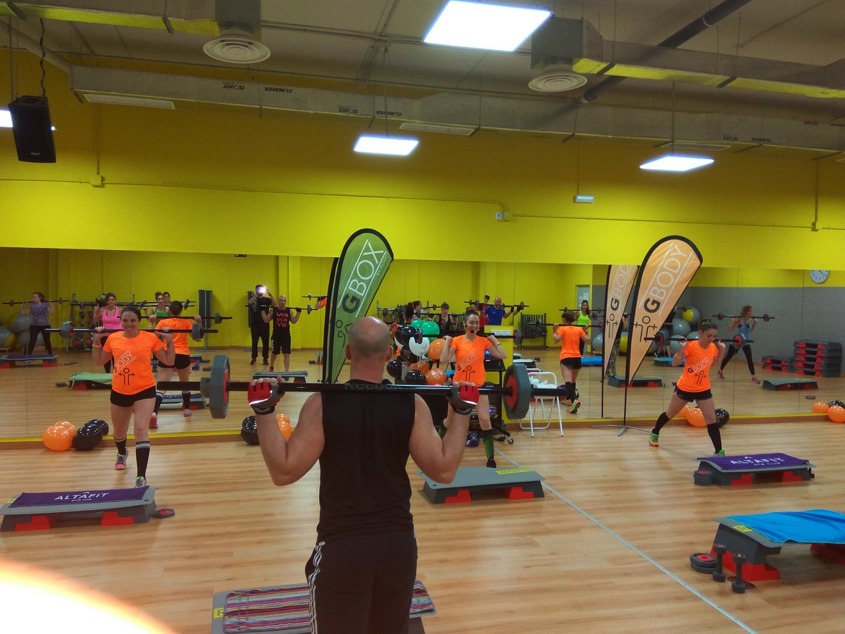 Asbern75's tweet photo. Sesión matutina del estreno de #Gbody10 en @altafit #Logroño con @noelialabuena @BanesaZumba y @Beizum a la tarde más!!! #GeniusClass https://t.co/ujlPOIHPDD