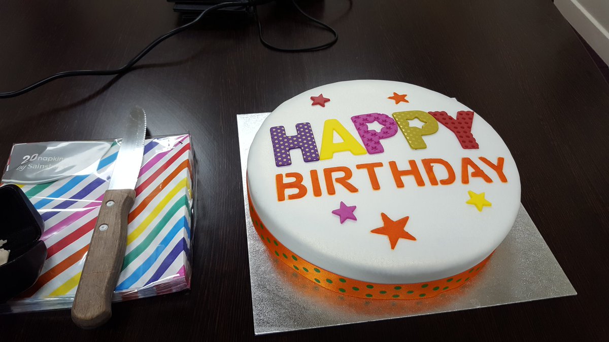 Saintsman99's tweet photo. Nice surprise when I get to my place of work today! #IHaveCake 😊 https://t.co/5oZGaSkYEA
