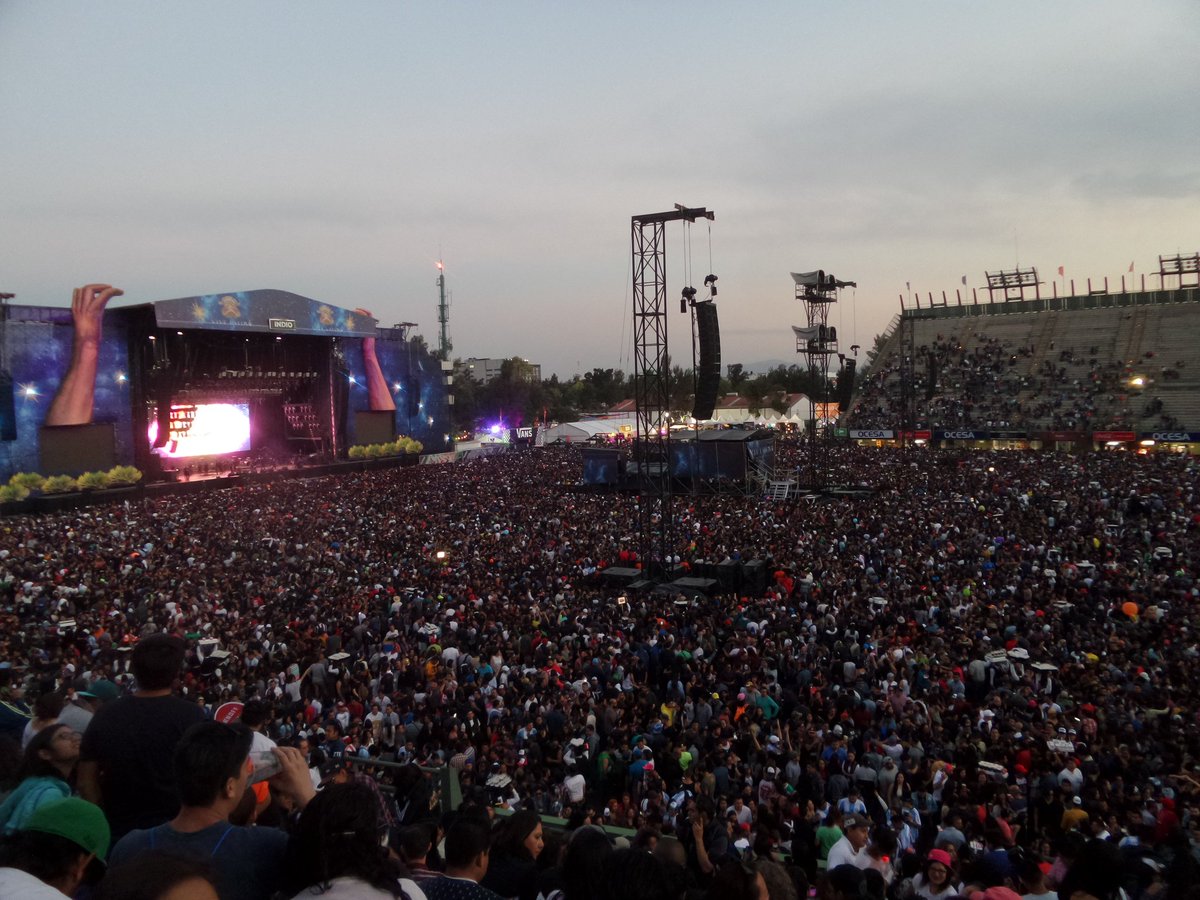 judithgomez09's tweet photo. @inspector_ska Excelente presentación en @vivelatino #VL17 https://t.co/RPWqgjcdT3