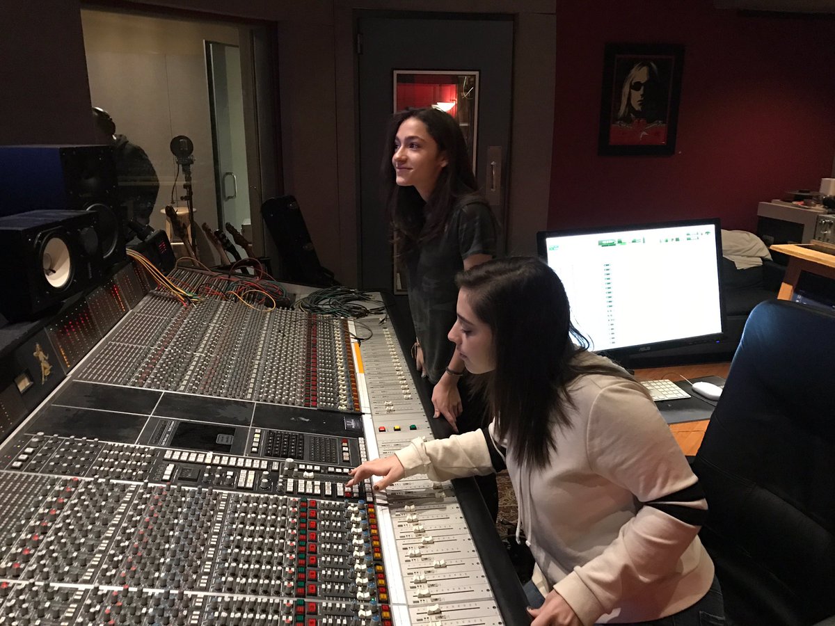carlyandmartina's tweet photo. Goodnight to all of the #cmnation ๐๐ love ya! https://t.co/oj6gh5SqA2