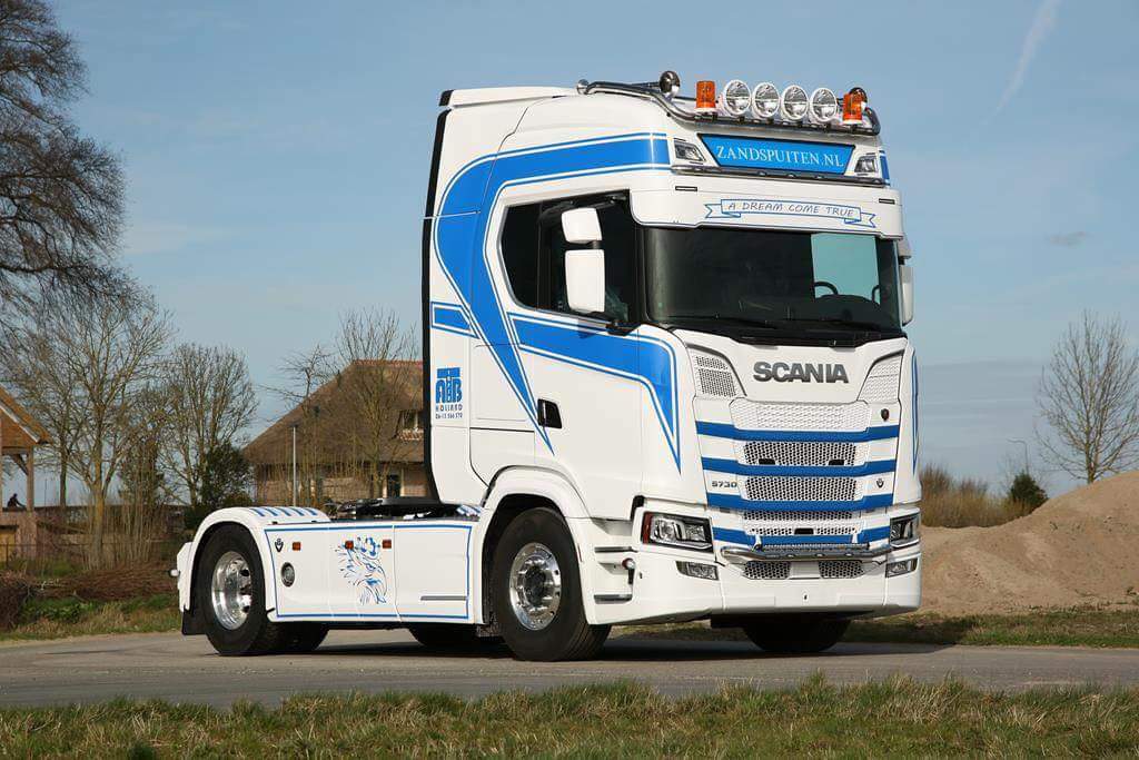 OnlyWayIsDutch's tweet photo. The new S series is more of a dream series ! Such a pleasure to look at and leaves you wanting more ! #NextGenScania #scania #onlywayisdutch https://t.co/RBxaQJfgsN