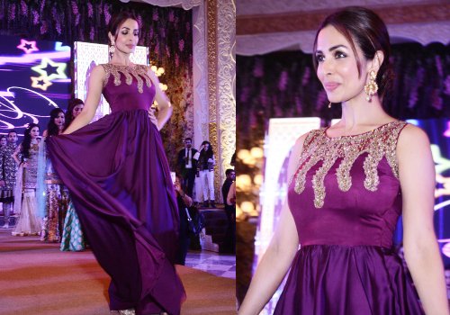 Simplymarry_sm's tweet photo. #MalaikaArora sizzles on the ramp for #VarunMittal of #TirupatiJewels
https://t.co/ppMhJin0Uj https://t.co/HS4lR45viF