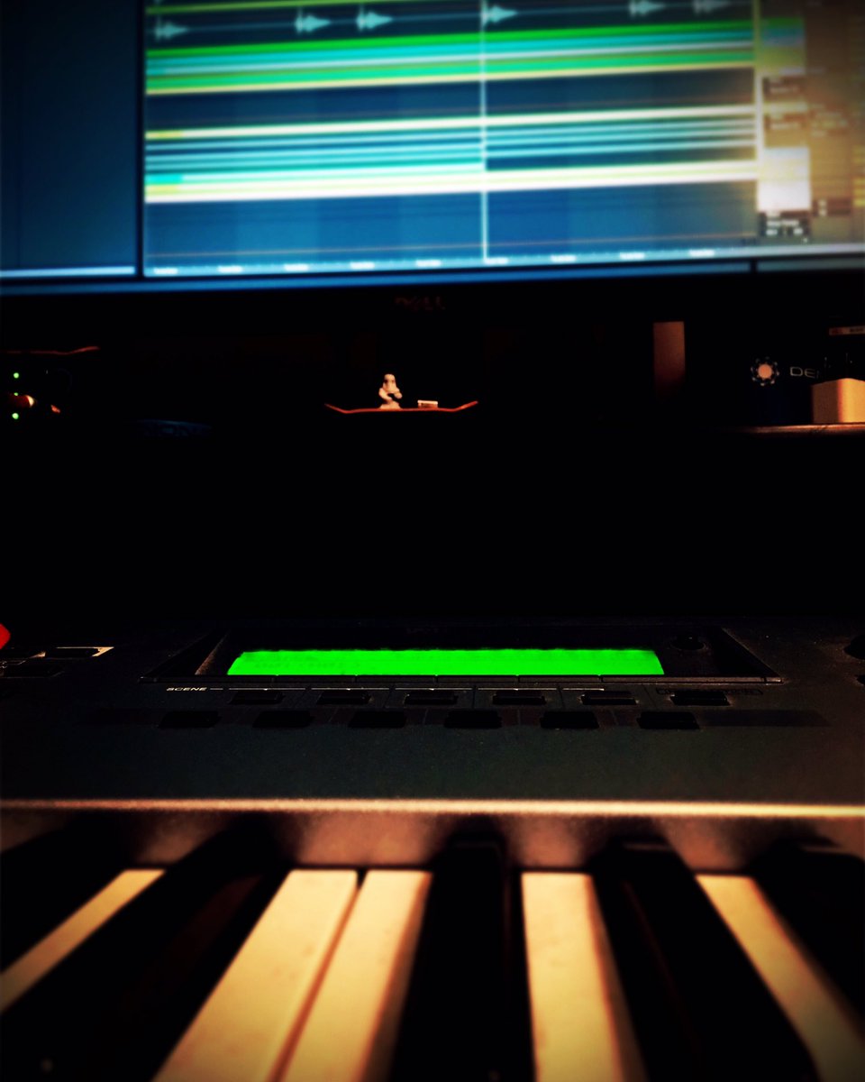 Late night creations #musicflow #vibes #creation #grindin 🎹🎧🎼 Lets get it!